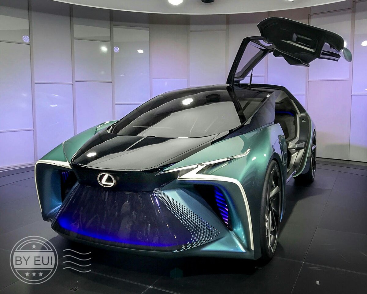 Lexus LF-30 Electrified призван показать нам, каким может оказаться электрический беспилотник 2030 года... Его главная фишка - стеклянная крыша SkyGate, задняя часть которой может превращаться в проекционный экран!