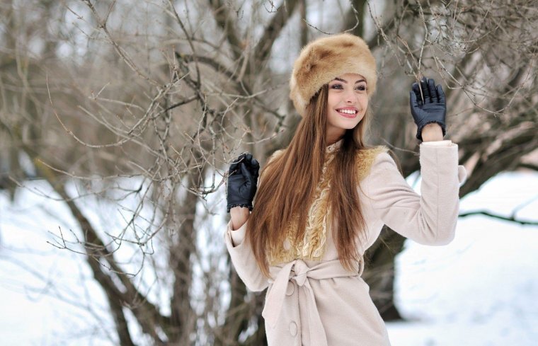 В МИРЕ КРАСИВЫХ ФОТОГРАФИЙ ЖЕНСКИЙ ОБРАЗ 10 КРАСИВЫЕ ДЕВУШКИ В СВОИХ ЛЮБИМЫХ ШУБКАХ