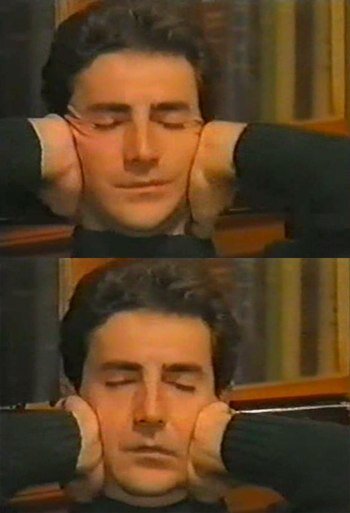 Нет ну реально месит лицо!