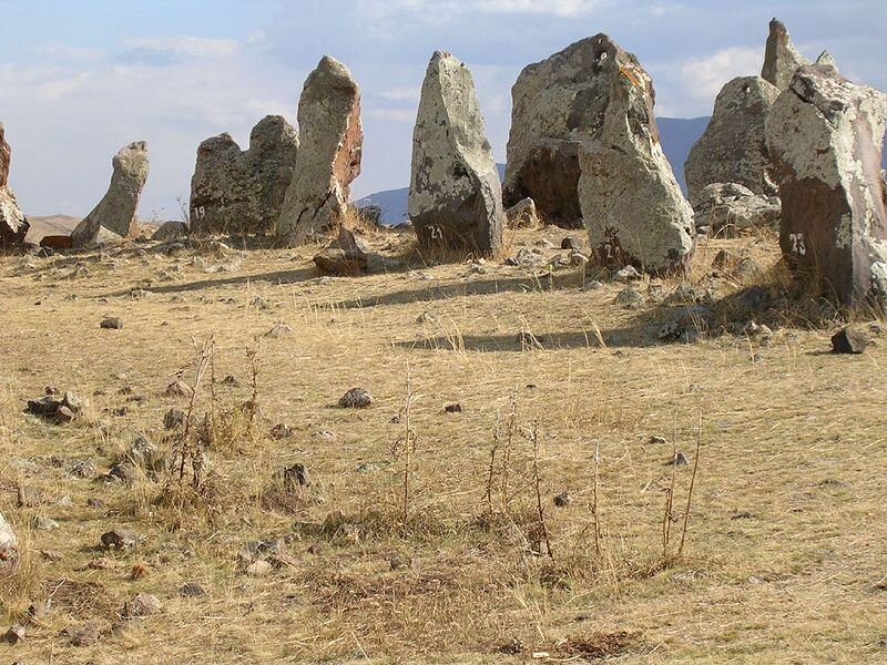 Следы славяно-арийских атлантов, современники шутят или это природный эффект? Кому какая версия ближе?