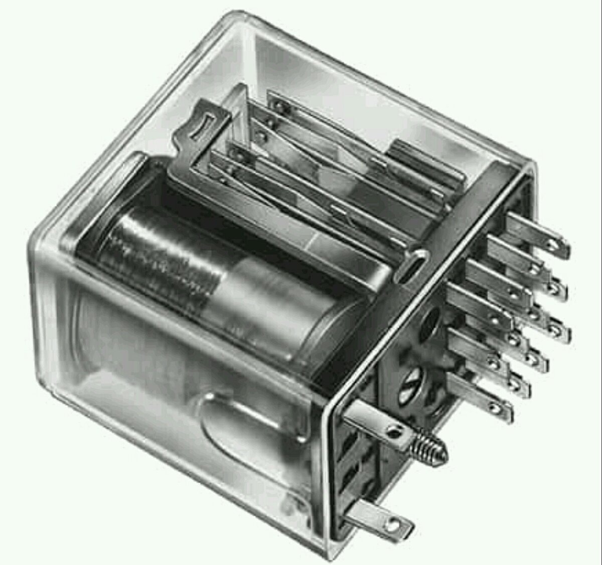 Реле в прозрачном корпусе 