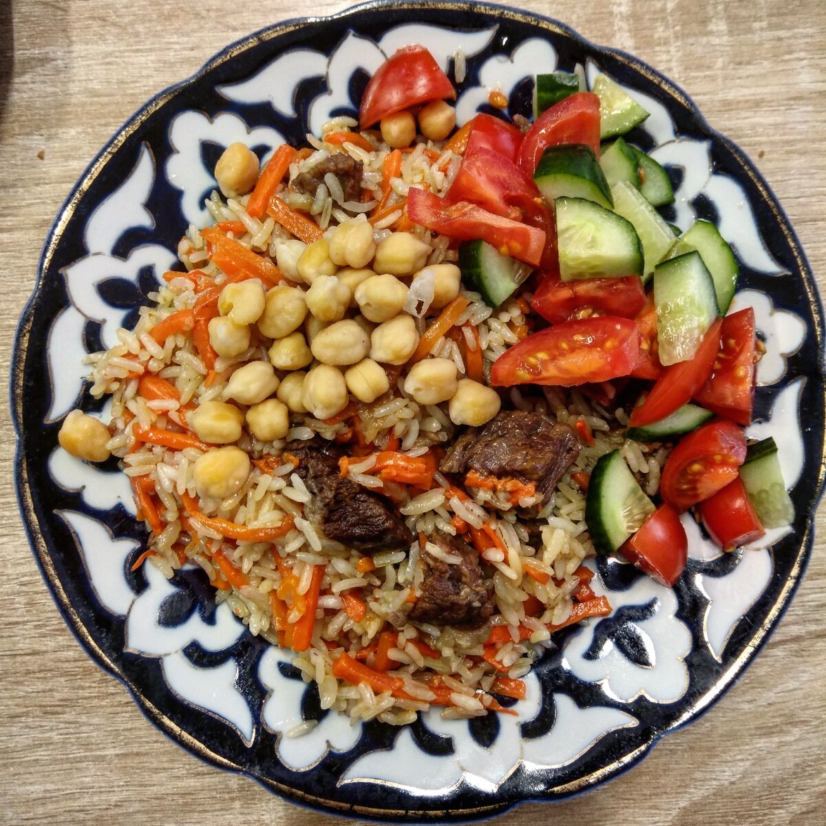 Вот так выглядит плов из Чайханы на улице Карла Маркса, г. Электросталь