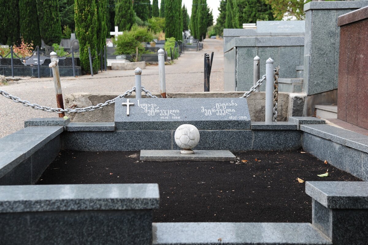 Место упокоения Славы Метревели. Сабурталинский пантеон. ©Фото Бесика Пипия.