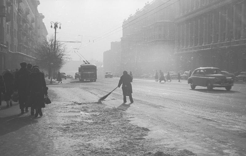 Улица Горького около Моссовета. Виктор Ахломов, г. Москва, ул. Горького, МАММ/МДФ.