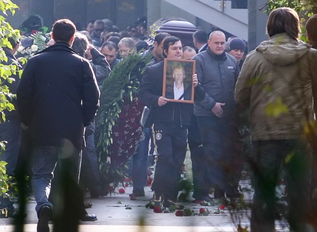 Усоян аслан рашидович похороны. Похороно иванова япончика. Похороны аслана усояна. Владимир зятьков могила. Хованское кладбище могила деда хасана.