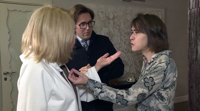 Очередная ссора матери и дочери на публике
