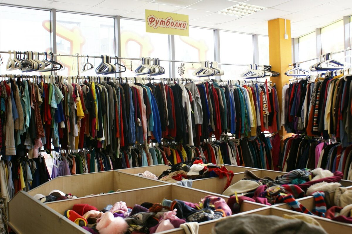 Обстановка типичного секонд-хенда. /Фото: static.expres.online