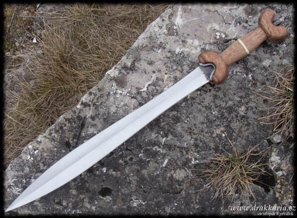 По версии www.bladesmithsforum.com в реальности Моралтах мог выглядеть как примерно вот такой кельтский меч IV в. н.э.