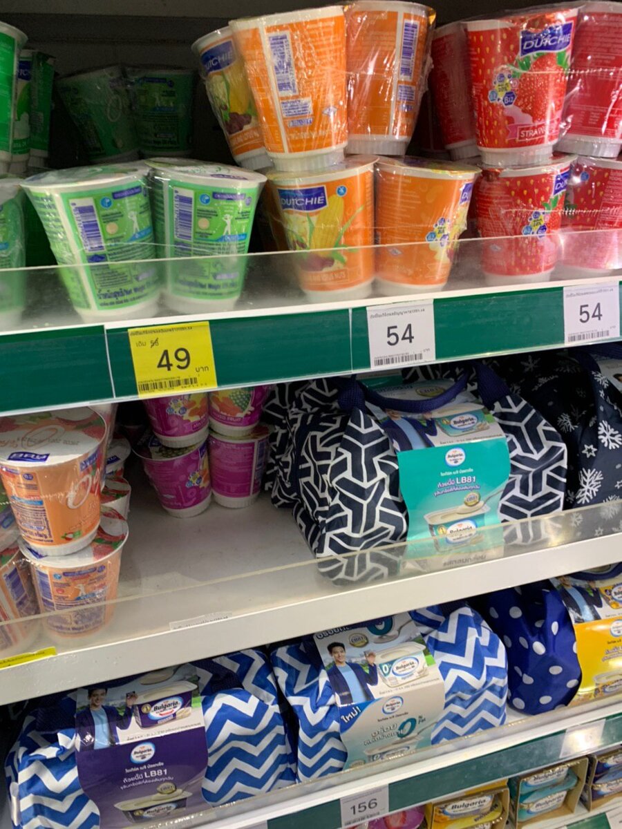 Йогурты, стоимость за  упаковку 4 штуки  (Tesco Lotus)