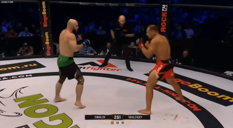 Магомед Исмаилов нокаутирует Вячеслава Василевского