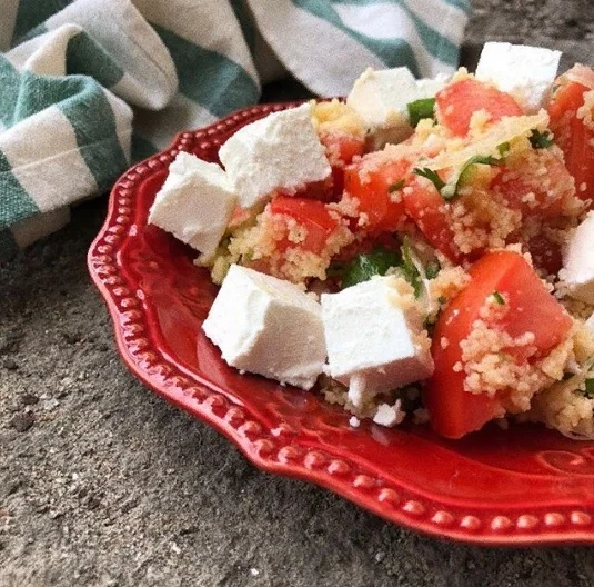 Салат с кус-кусом и томатами