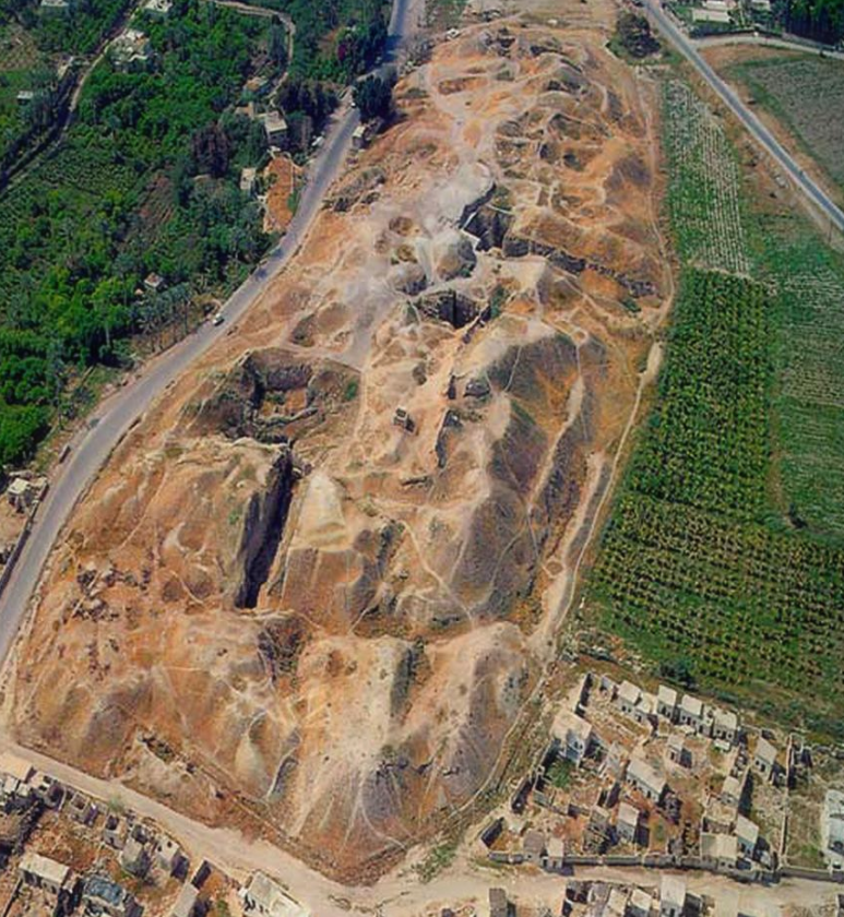Вид с воздуха Телль-эс-Султан (древний Иерихон) на Западном берегу. Люди начали селиться здесь еще 12 000 лет назад.