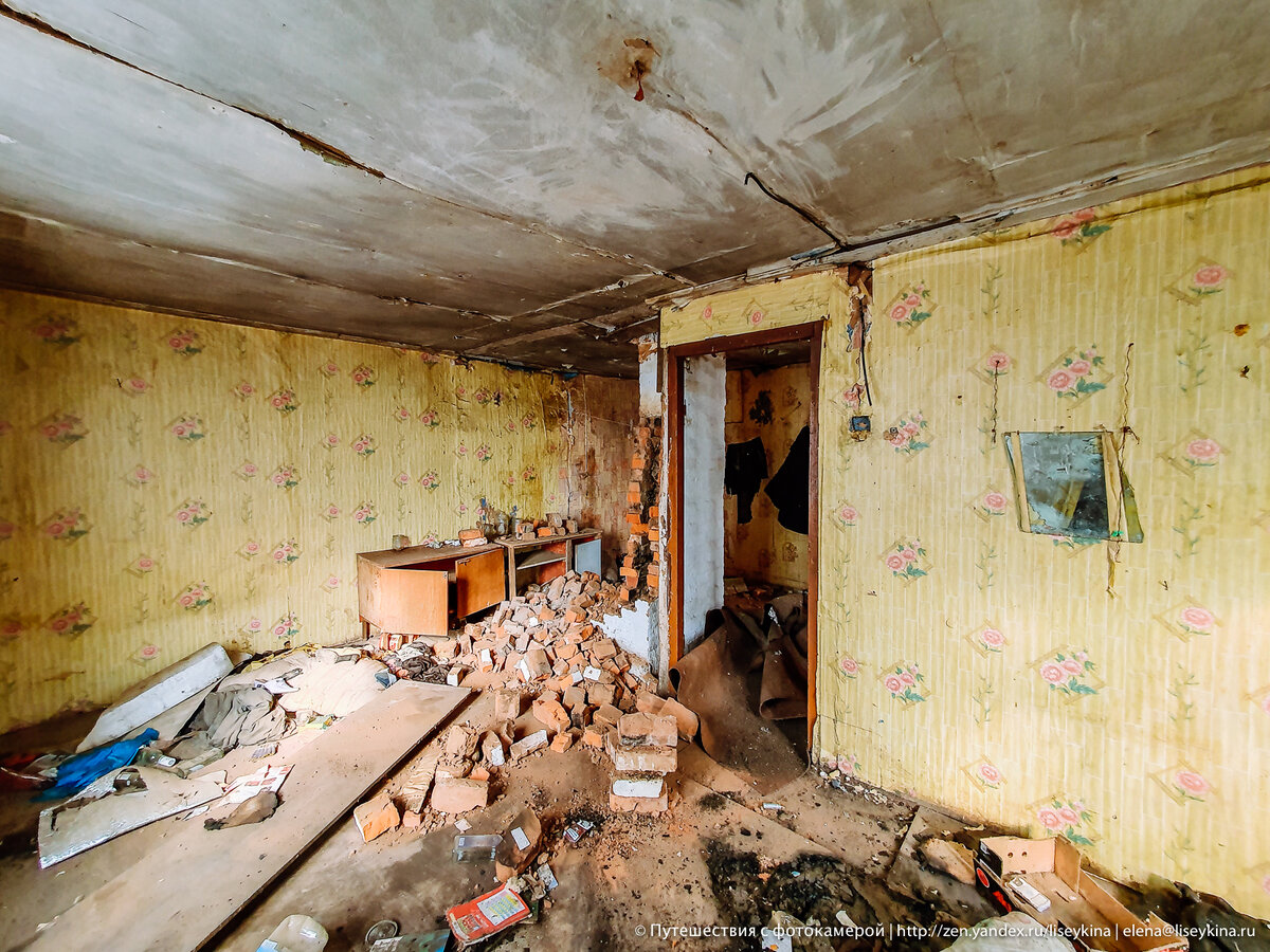 Надпись на стене разрушенного бомбами дома в Кельне — военное фото