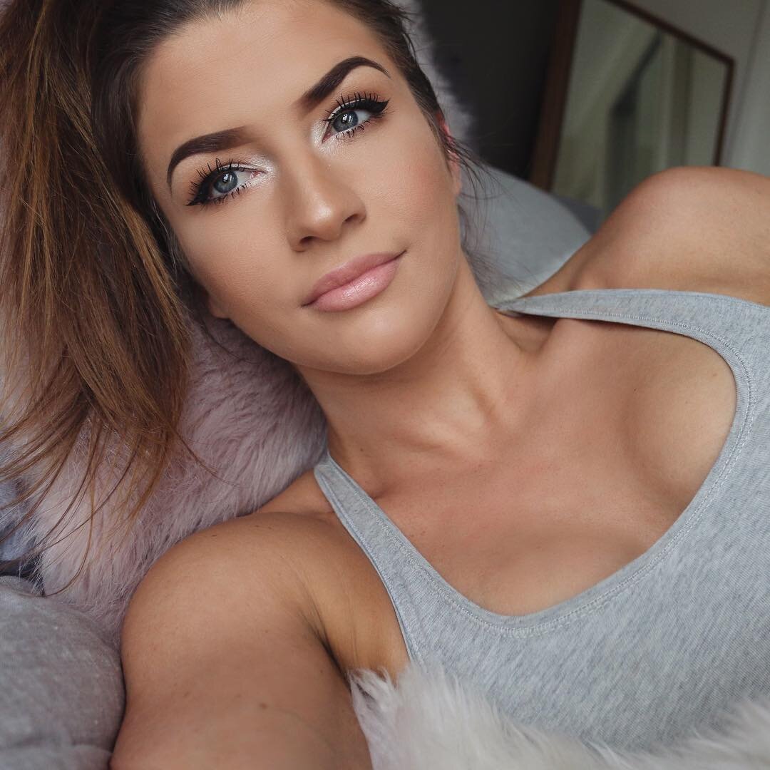 источник https://www.instagram.com/anna.lauren.fit/