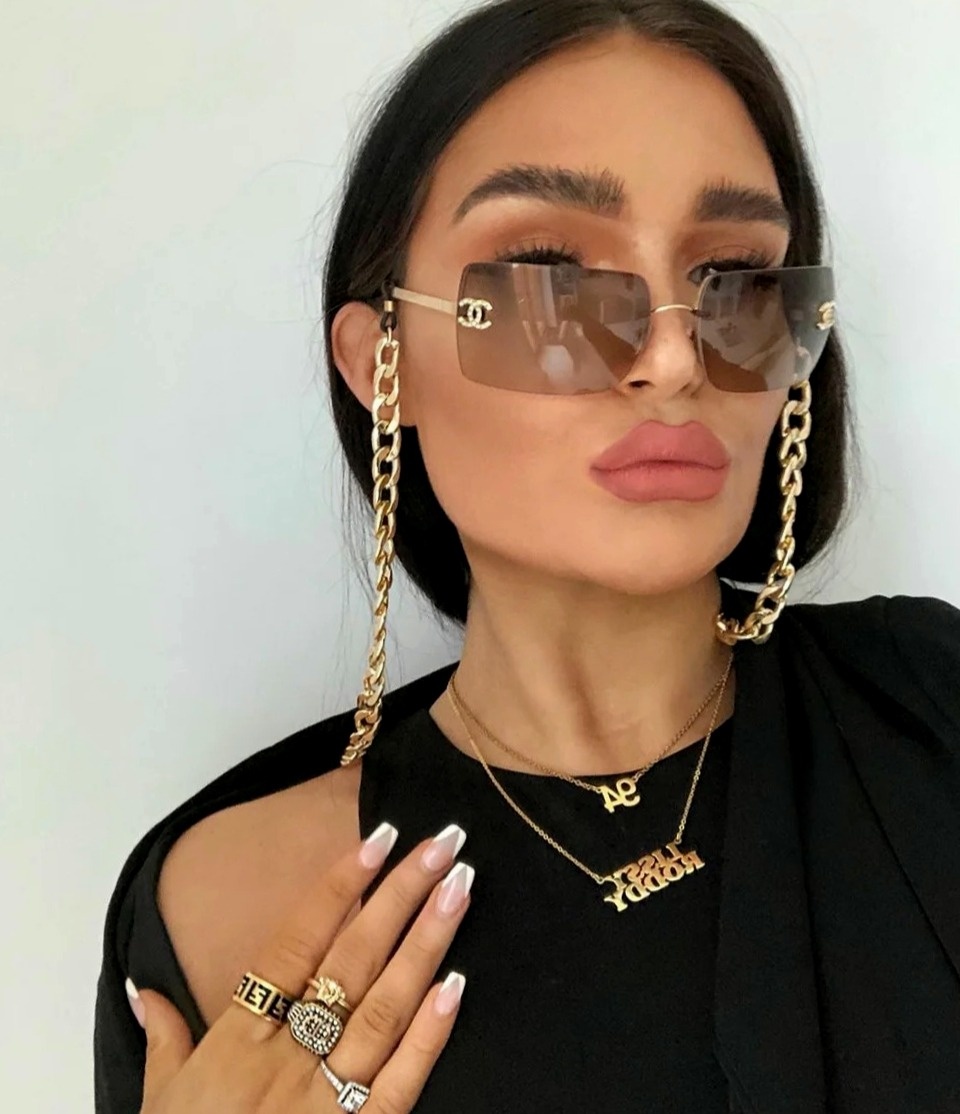 Цепи на очки выглядят очень стильно и красиво