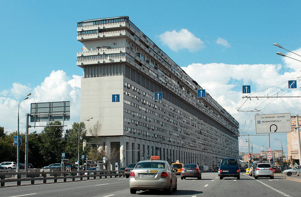 длинный дом в москве на варшавском шоссе