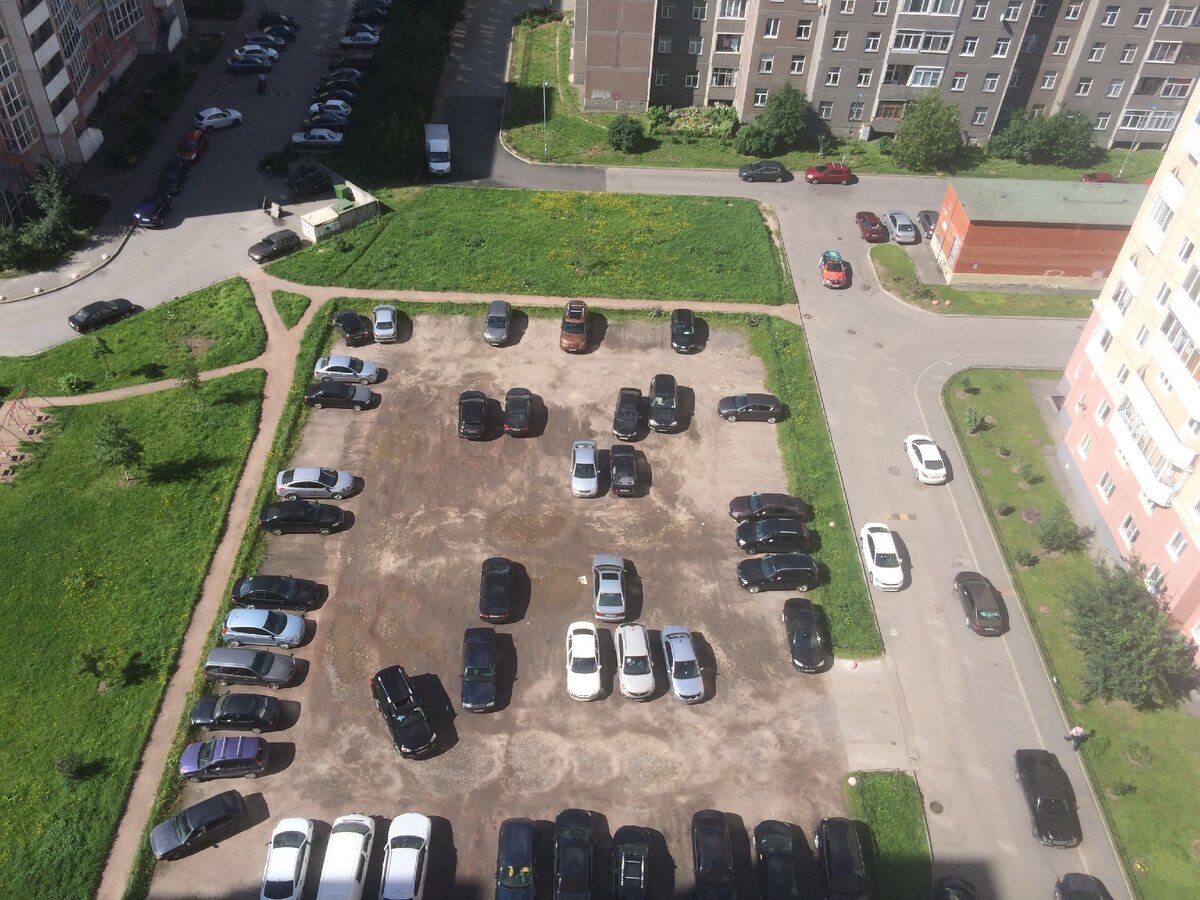 Двор новостройки у м. Звездная