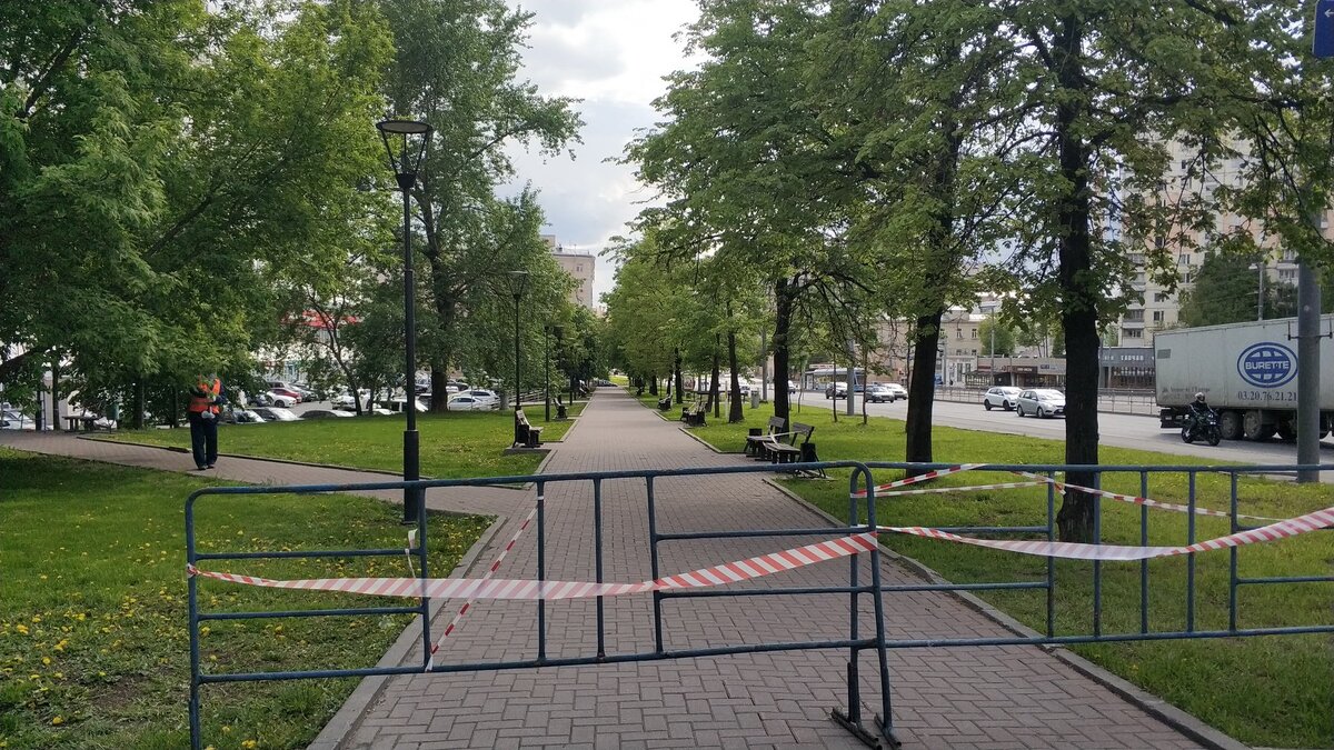 Почему закрыли парки москвы. Закрытый парк. Почему скверы не нужны.