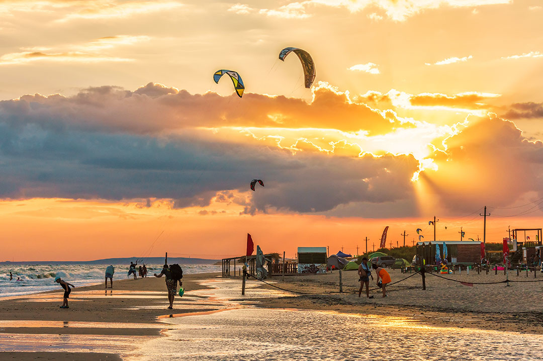 Пляжи на любой вкус: песчаные, галечные, дикие, лечебные. 