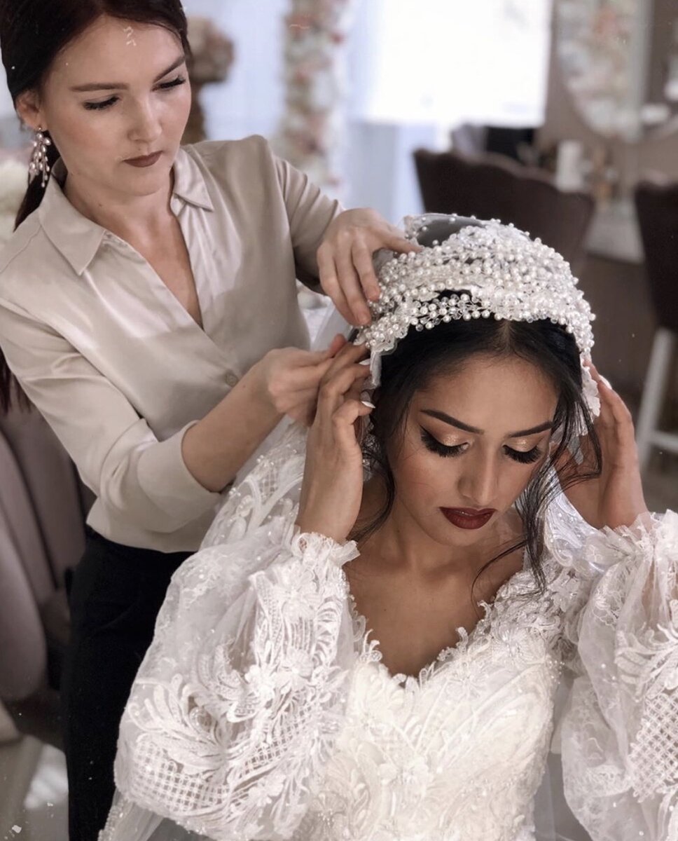 Фата испанка с низким пучком