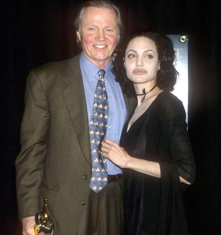 Анжелина Джоли и Джон Войт (все изображения, использованные в статье, были взяты с Гугл картинок)