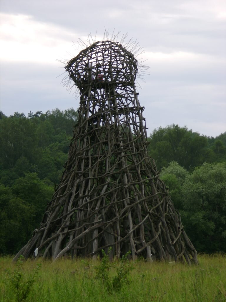 «Маяк на Угре» (2004) Николай Полисский. Калужская область, Парк «Никола-Ленивец»