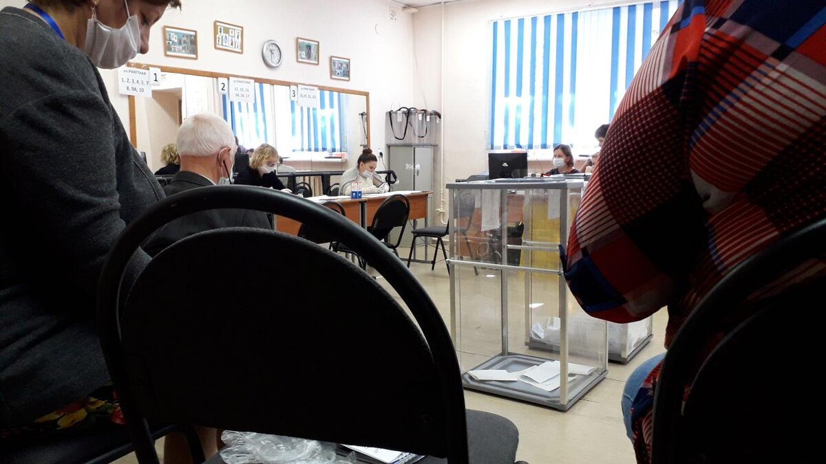 На избирательном участке в Ижевске 13 сентября. Фото Андрей Ступин.
