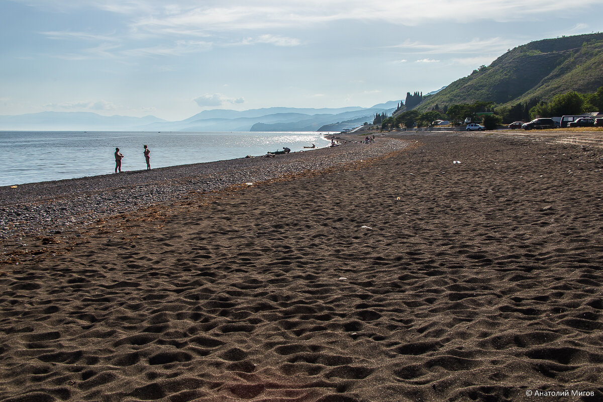 Дикий пляж в Морском: огромный, просторный, чистый