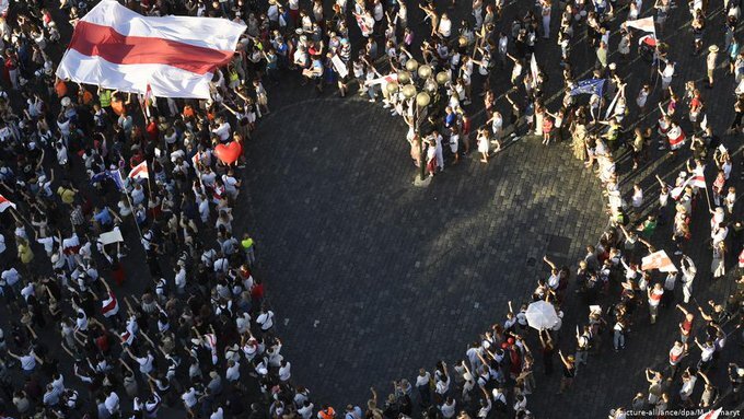 Люди вышли на улицу в столице своей страны.