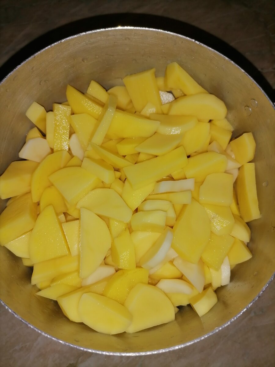 Нарезанный картофель 