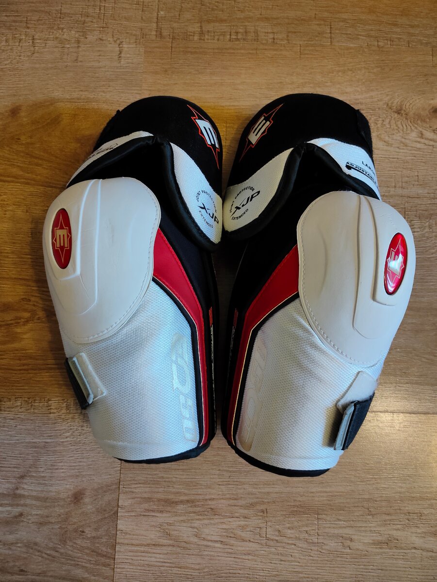 Налокотники очень важно выбирать по размеру, удобству и способу фиксации, чтобы они не сползали и не проворачивались на руках, идеальный вариант когда налокотники сидят встык с защитой бицепса или небольшим нахлестом защиты бицепса на налокотник