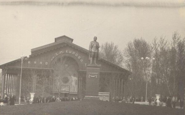 Парк им. Кирова. Летний кинотеатр.