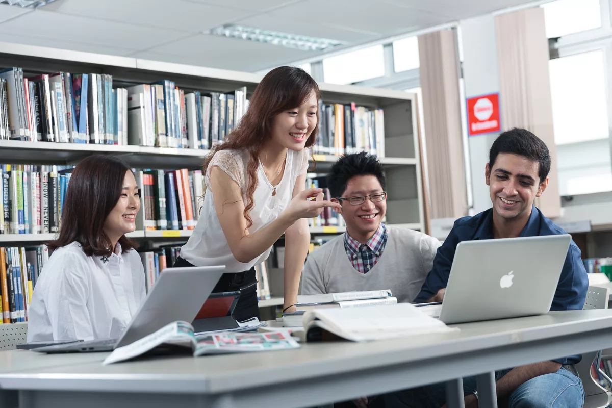 Student management. Студенты Сингапура. Учеба в Сингапуре. Сингапур образование вуз. Школа в Сингапуре.