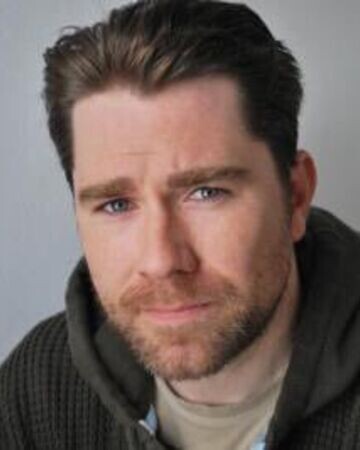 Сам Роджер Кларк(актер сыгравший роль Артура Моргана)