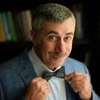 Евгений Олегович Комаровский — врач-педиатр высшей категории, кандидат медицинских наук, писатель и телеведущий. Ведущий телепередачи «Школа доктора Комаровского». Википедия
