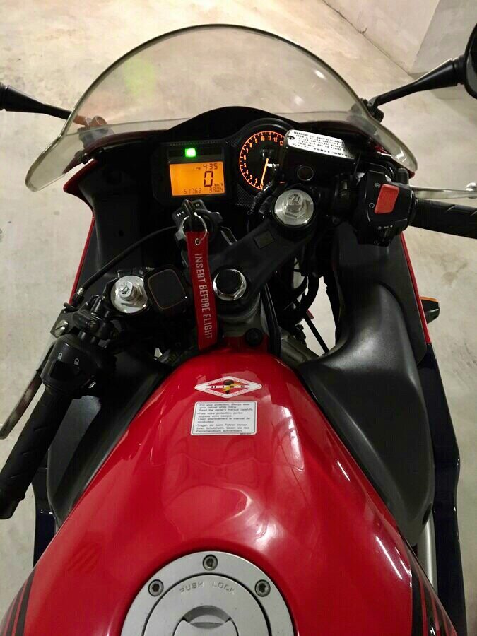 Honda F4i приборная панель.