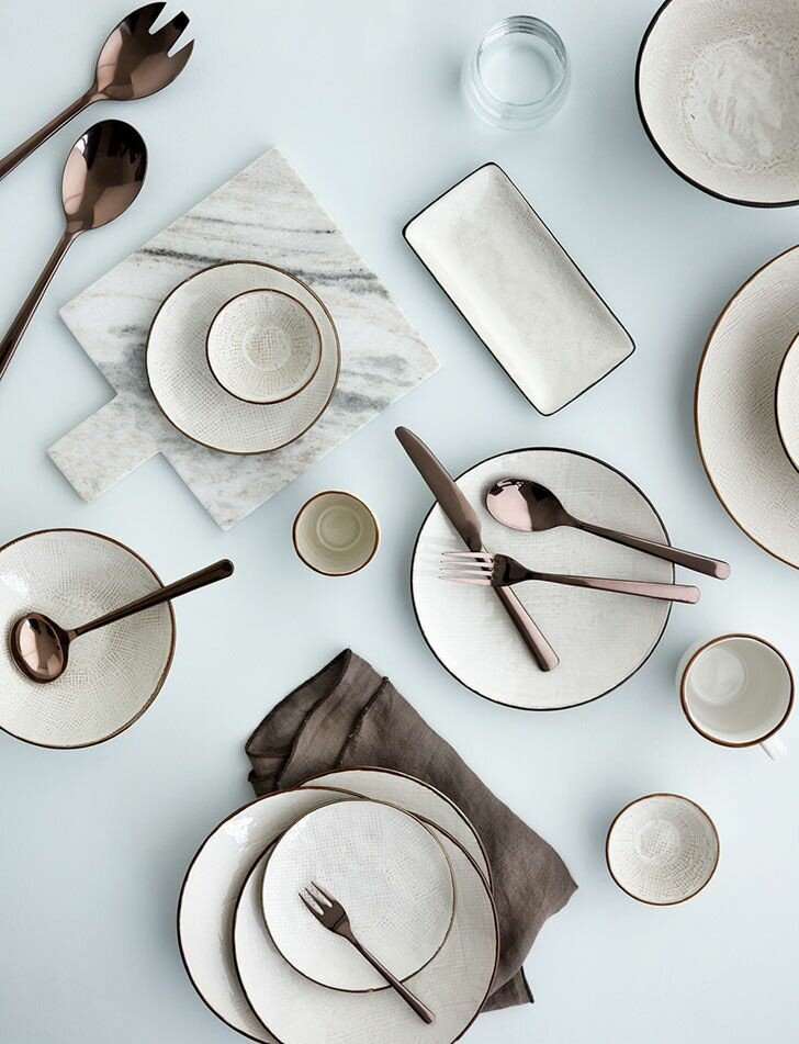 Красивая посуда - как элемент эстетики дома. Фото PUFIK Interiors and Inspirations