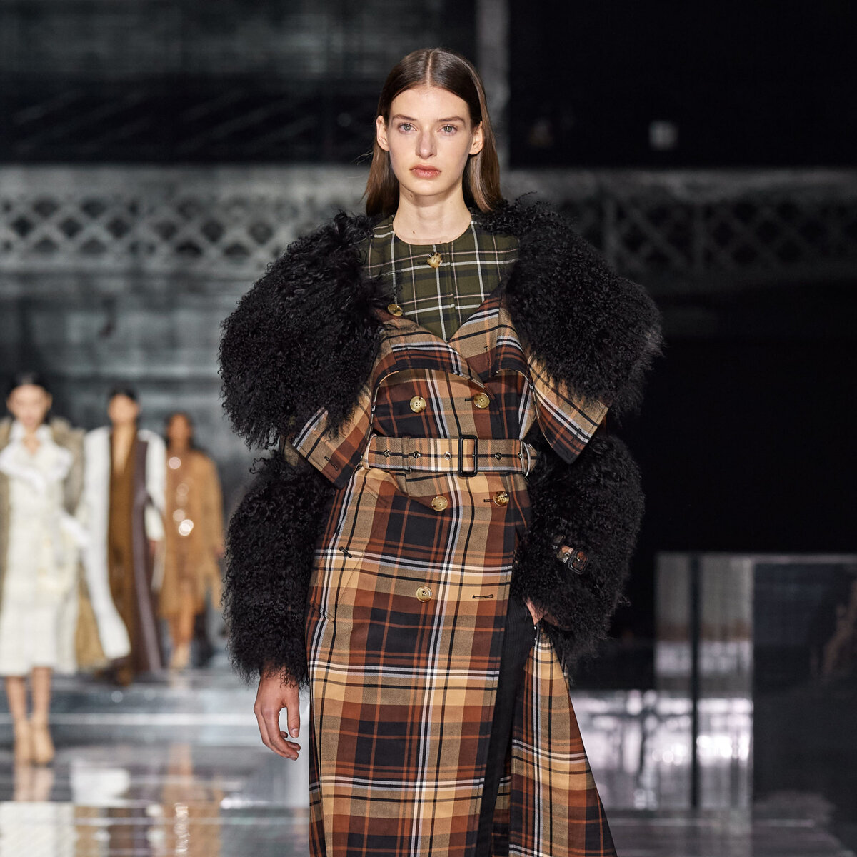 Burberry подиум 2021