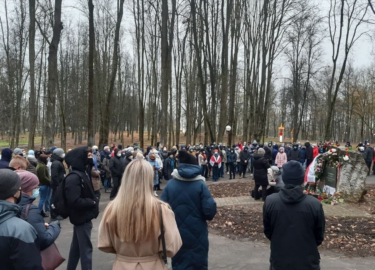 молебен по Роману Бондаренко в парке Молодечно