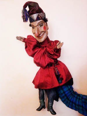 Традиционно Петрушка — это кукла-перчатка.