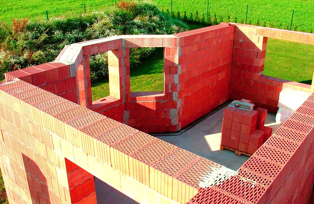 Кирпичная стена