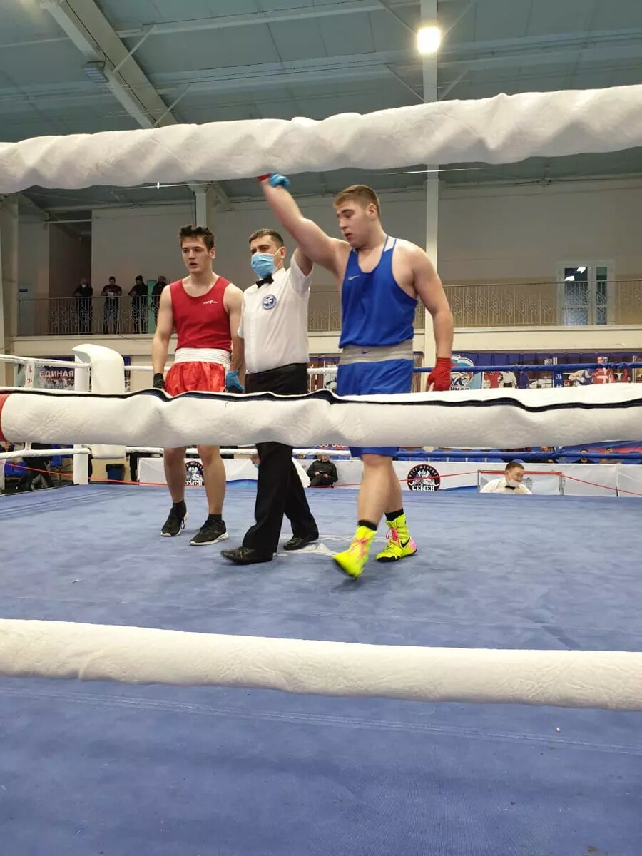 Супертяжеловес из Биробиджана выиграл первенство ДФО по боксу среди юношей