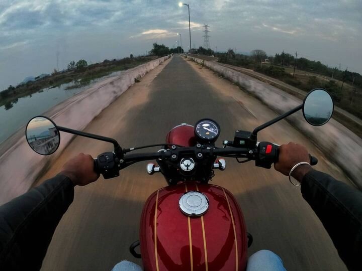 За рулем мотоцикла Jawa Forty Two