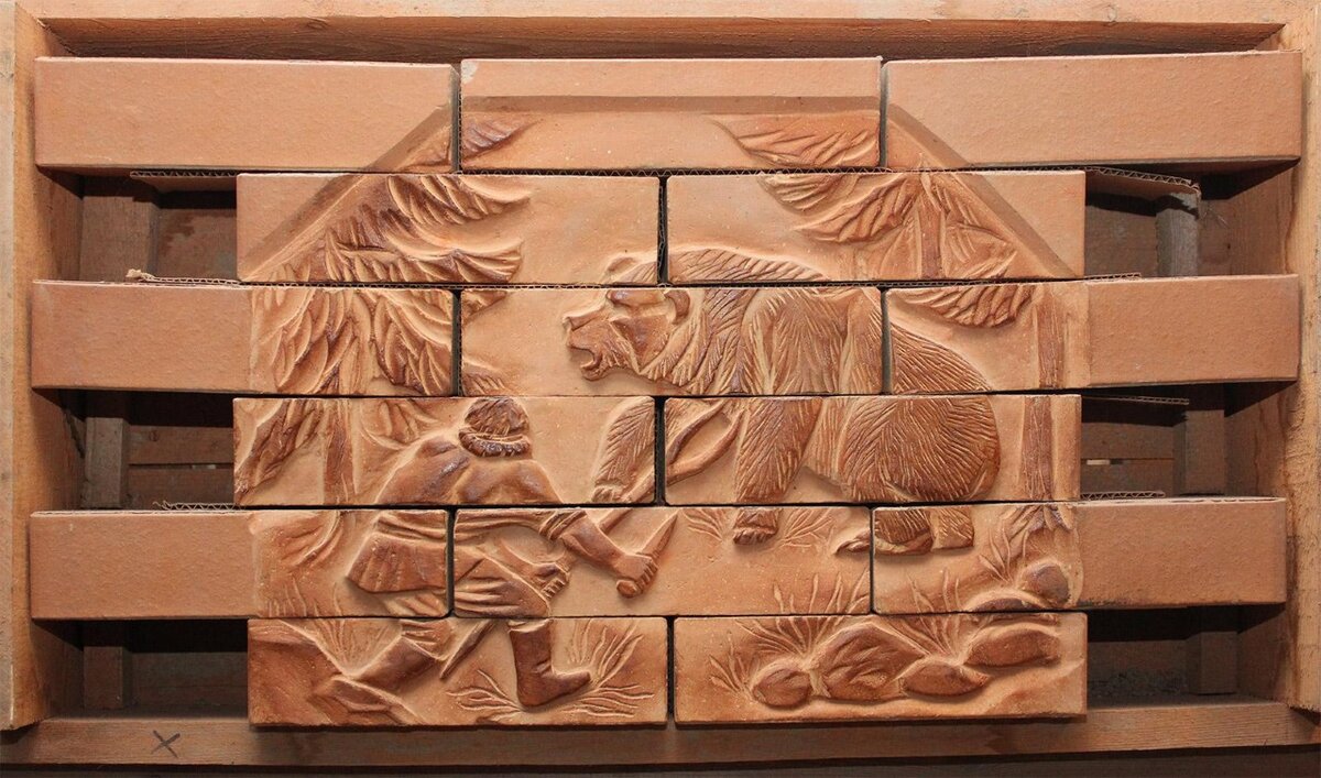 Пример резьбы по кирпичу- Древнерусский сюжет.