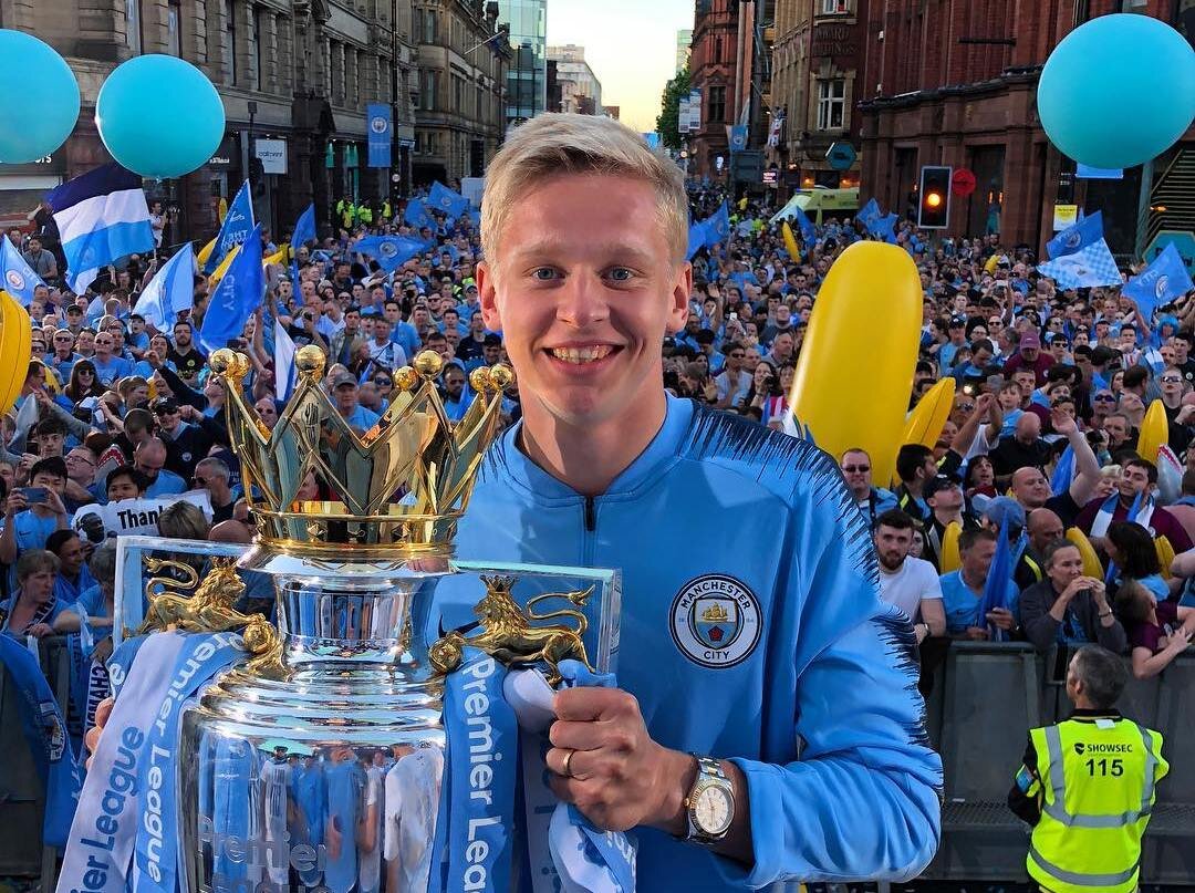 Зинченко уже по привычке с чашкой - фото Spiegel