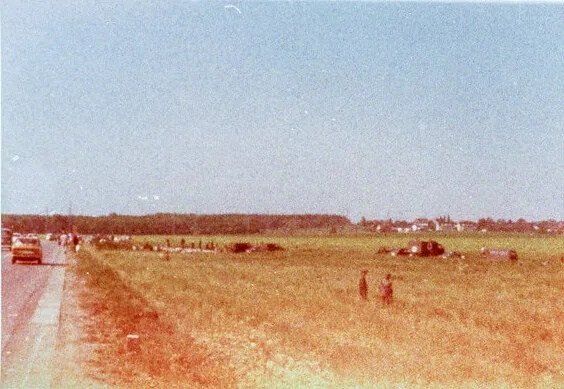 Снятое случайным очевидцем место падения самолета.