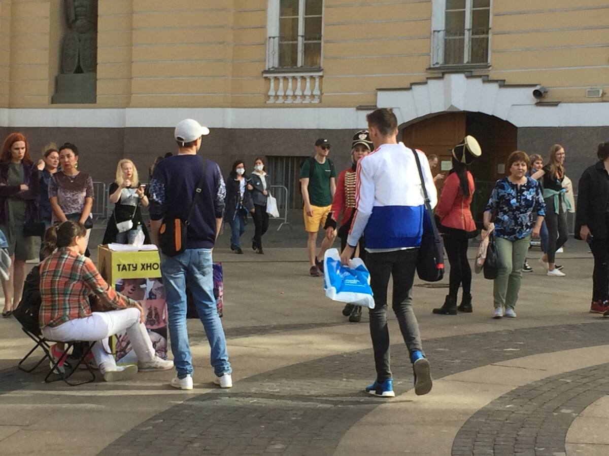 Столько много узбеков живут в Санкт-Петербурге только из-за нашего нежелания работать