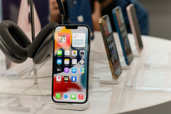 Обзор iPhone 13 Pro: возможности камер, модем и макросъемка1