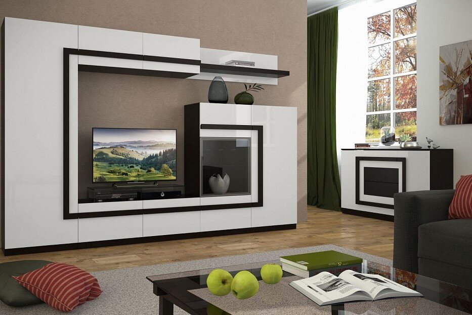 Вы можете комбинировать натуральные и искусственные материалы: деревянный пол, стеклянные окна и пластиковые рамы