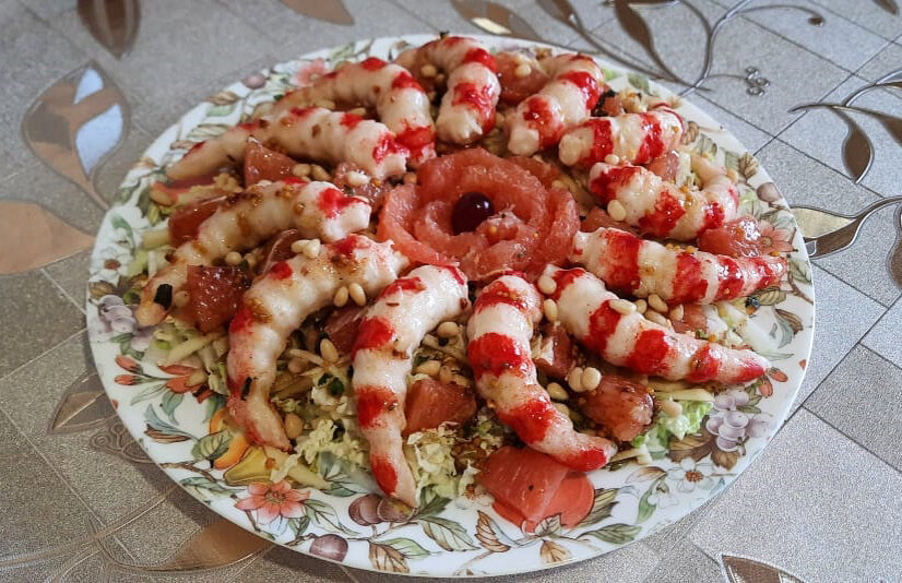 Быстрый салат с крабовыми палочками, пекинской капустой и апельсином